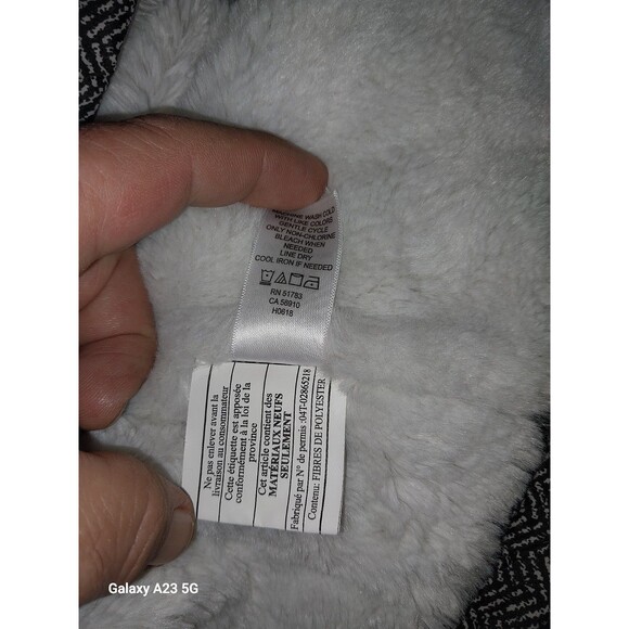 Maurices Size Large Puffer Vest Faux Fur Lining Black White Sleeveless - Picture 7 of 7